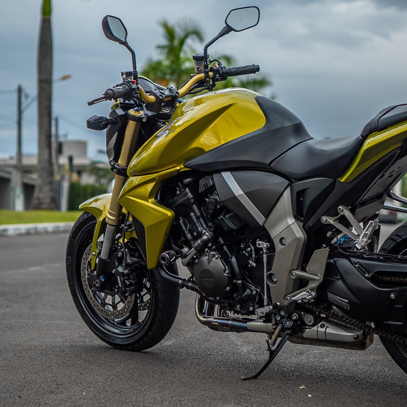 CB 1000 ou 40k no P!X